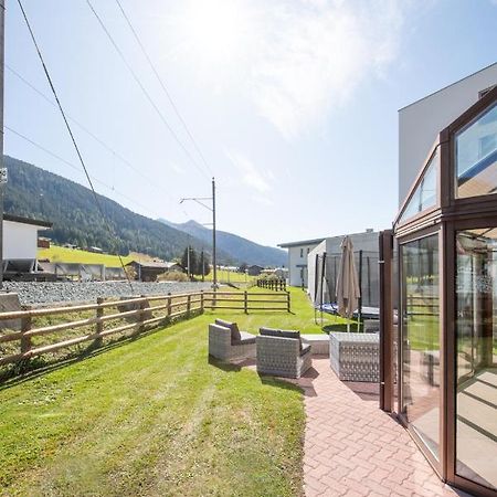 Agrimonia - 5,5-Zi Duplex Wohnung Bis 9 Personen Mit Eigenem Garten Davos Exteriör bild