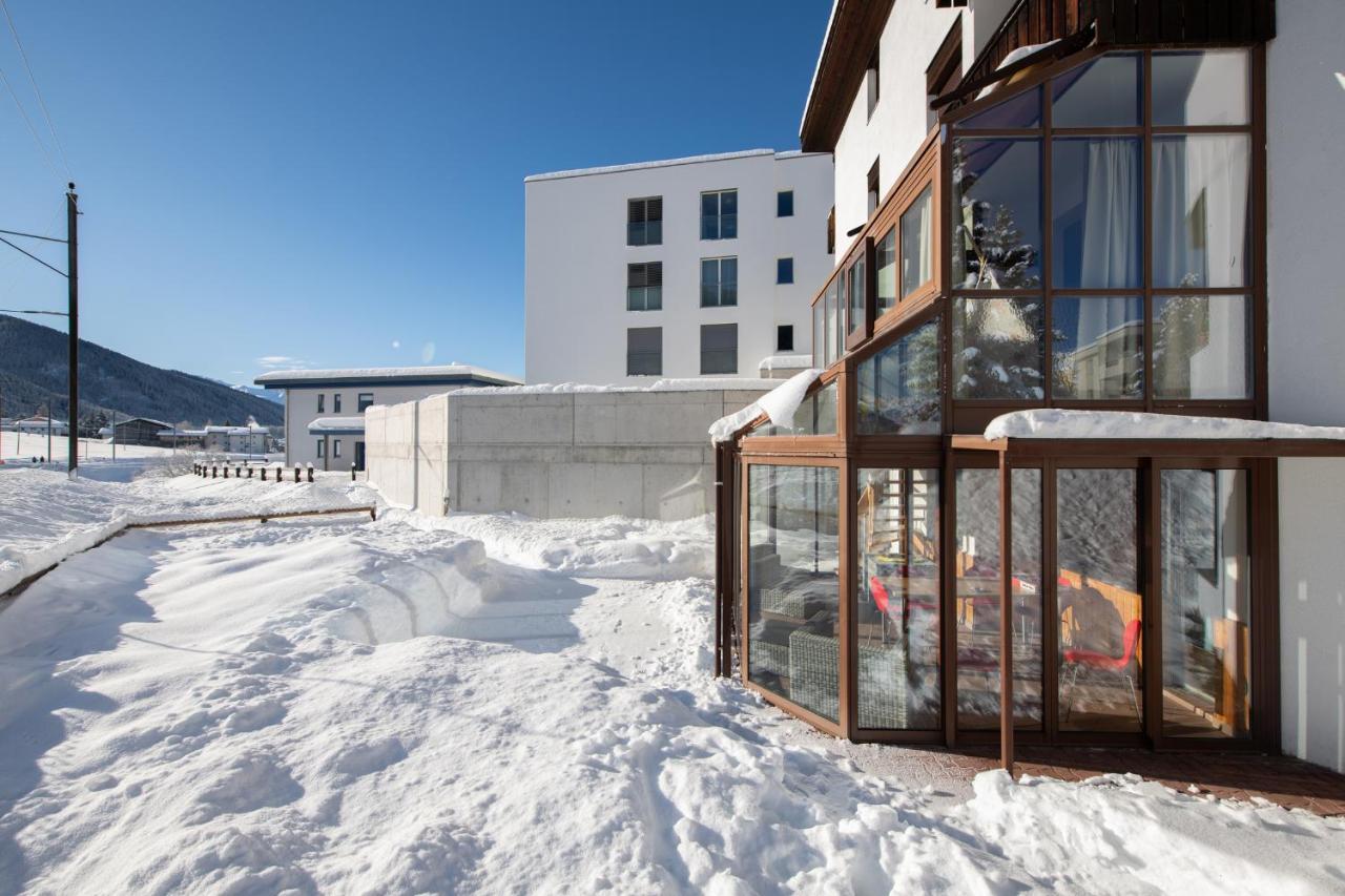 Agrimonia - 5,5-Zi Duplex Wohnung Bis 9 Personen Mit Eigenem Garten Davos Exteriör bild