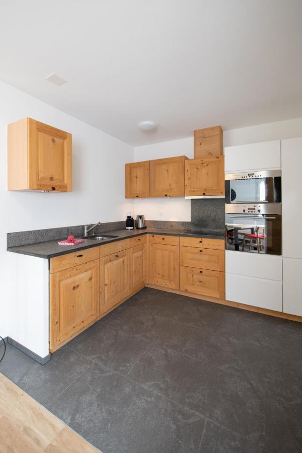 Agrimonia - 5,5-Zi Duplex Wohnung Bis 9 Personen Mit Eigenem Garten Davos Exteriör bild
