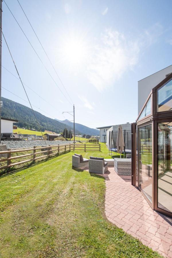 Agrimonia - 5,5-Zi Duplex Wohnung Bis 9 Personen Mit Eigenem Garten Davos Exteriör bild