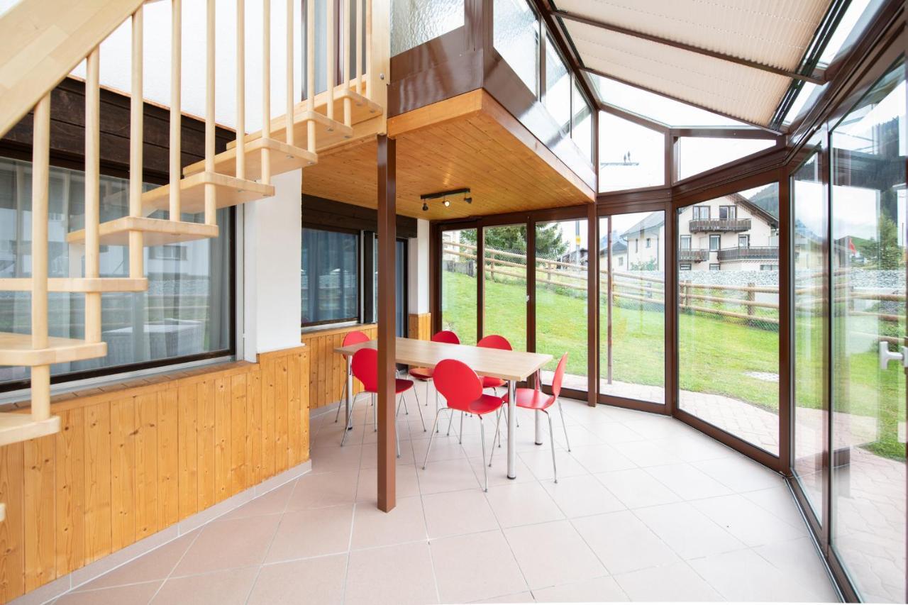 Agrimonia - 5,5-Zi Duplex Wohnung Bis 9 Personen Mit Eigenem Garten Davos Exteriör bild